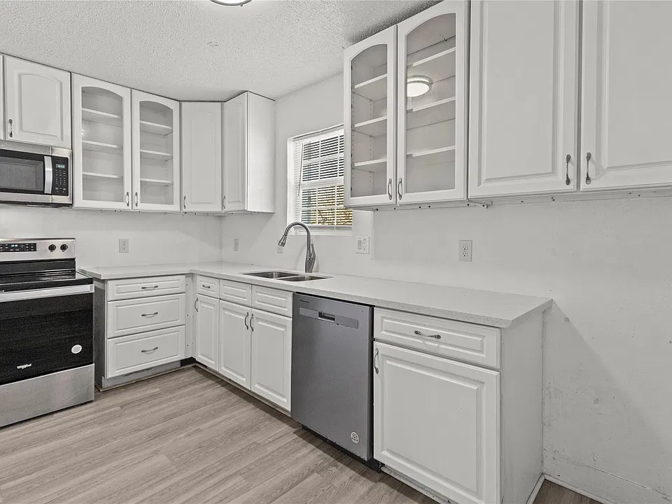 317 E B St #317