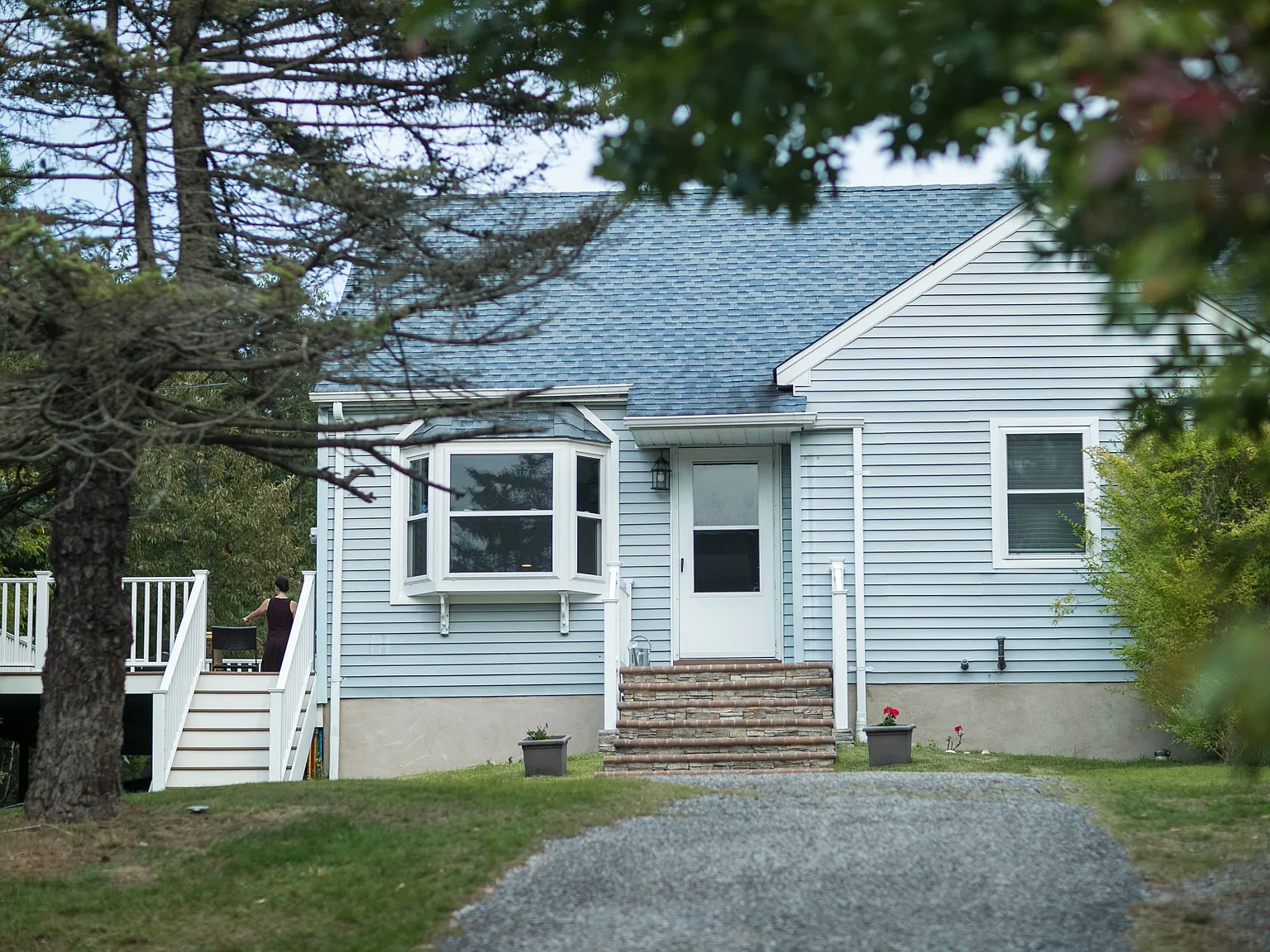 Relaxing rental with refreshing pool — Photo 3