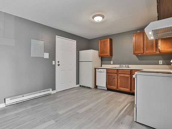 3rd image of 12 East Side Drive #19