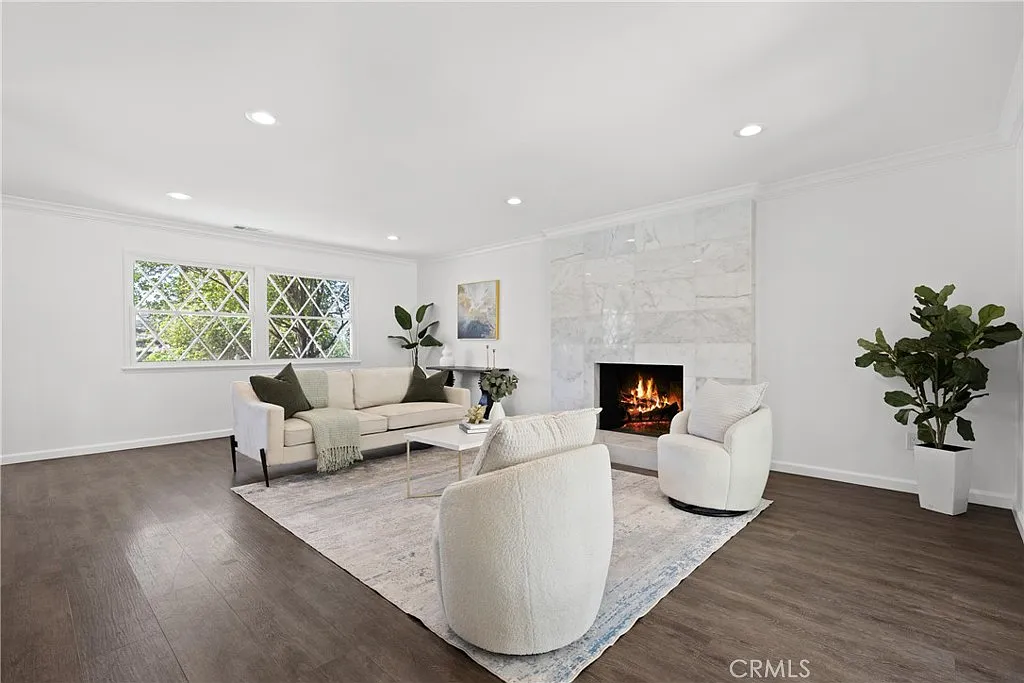 4 bed, 2160 sqft, $5,000 — Photo 2