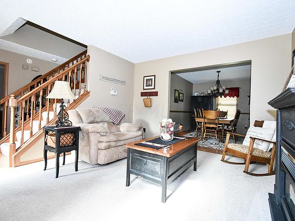 4th image of 453 Oak Meadow Dr