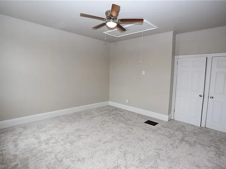 305 Chestnut St — Photo 14
