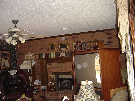 4th image of 1513 Camelot Dr