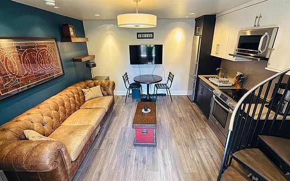 4th image of 1119 Dauphine St APT 13
