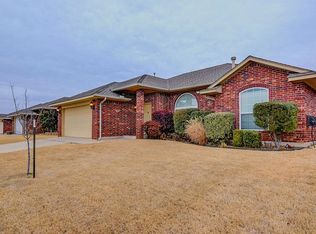 4016 Red Apple Ter, Moore, OK 73160