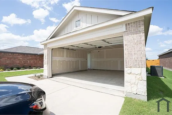 4 bed, 1656 sqft, $2,500 — Photo 2