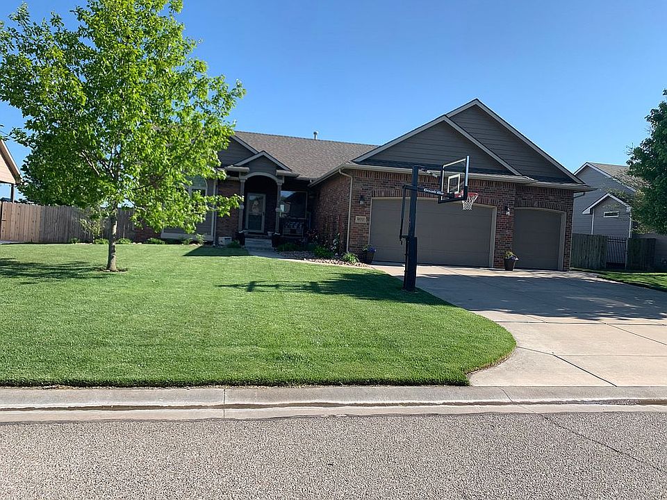 1st image of 601 E Eastwood Dr