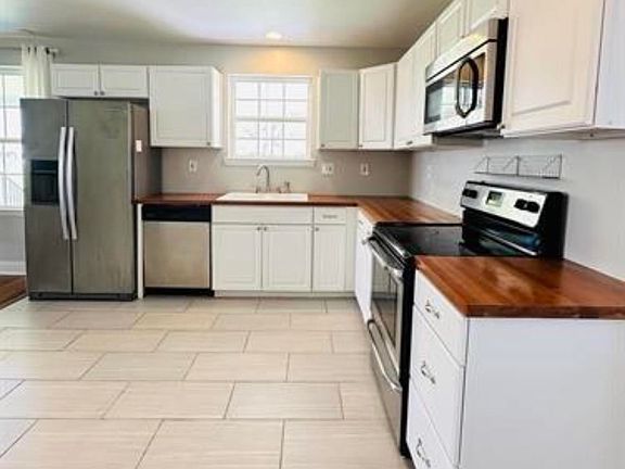4th image of 376 Croydon Ave #A