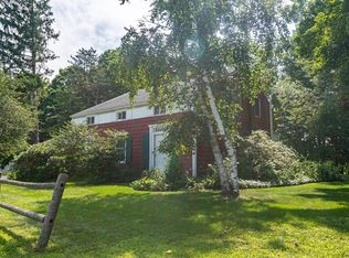 2 Wyck Ln, Troy, NY 12180