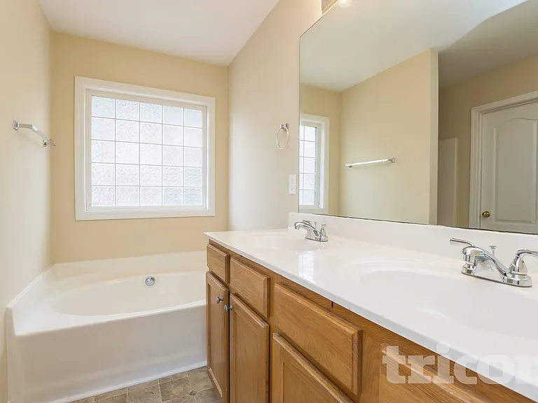 6355 Queensdale Dr — Photo 11