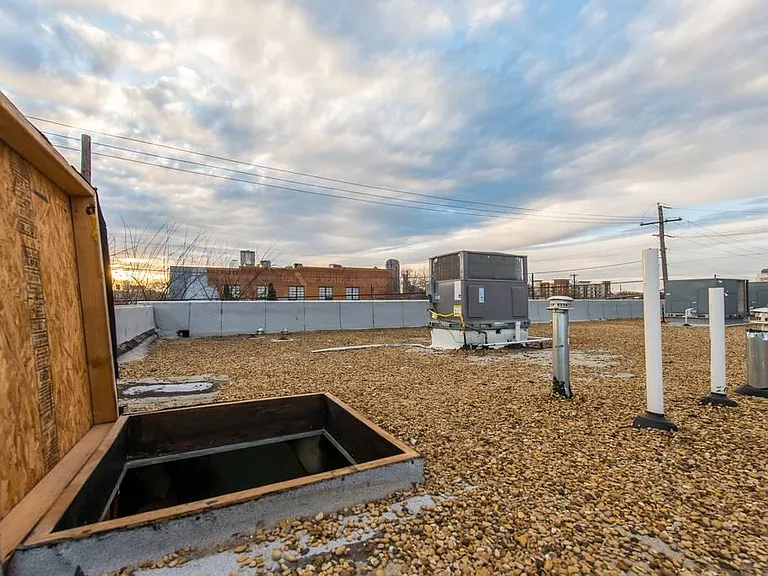 3100 Commerce St #140 — Photo 33
