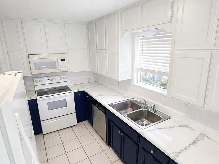 332 Sioux St #2 — Photo 3