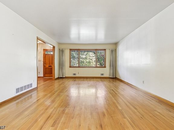 3rd image of 25 Wardle Ave