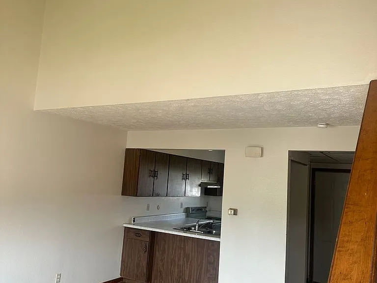610 Curtis St — Photo 3