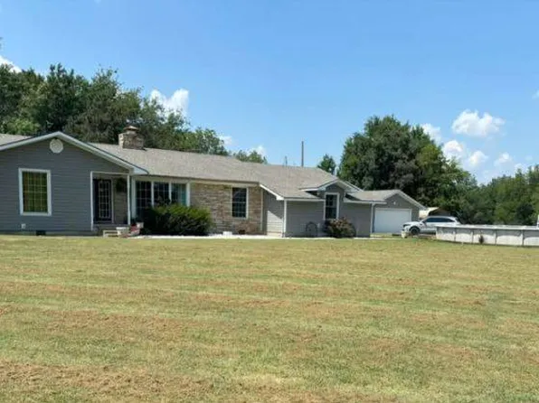 2434 4000th Rd, Chetopa, KS 67336