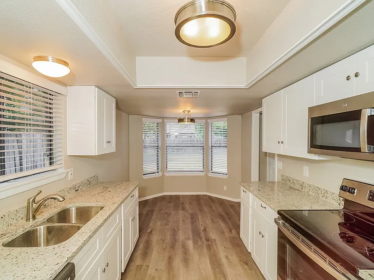 2743 Knoll Tree St — Photo 9