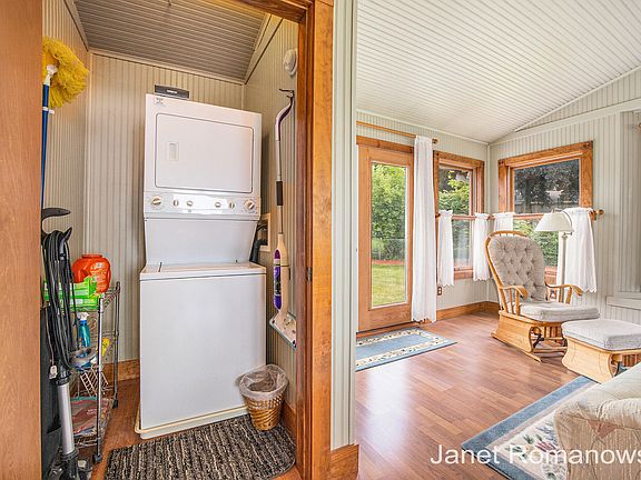 5th image of 6182 Del Cano Dr SE