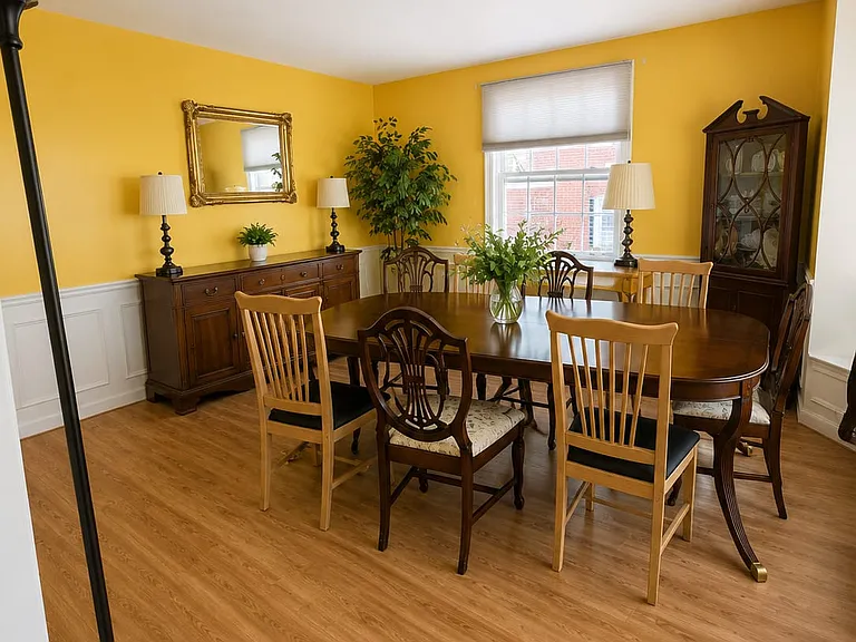 124 Kingston Rd — Photo 3