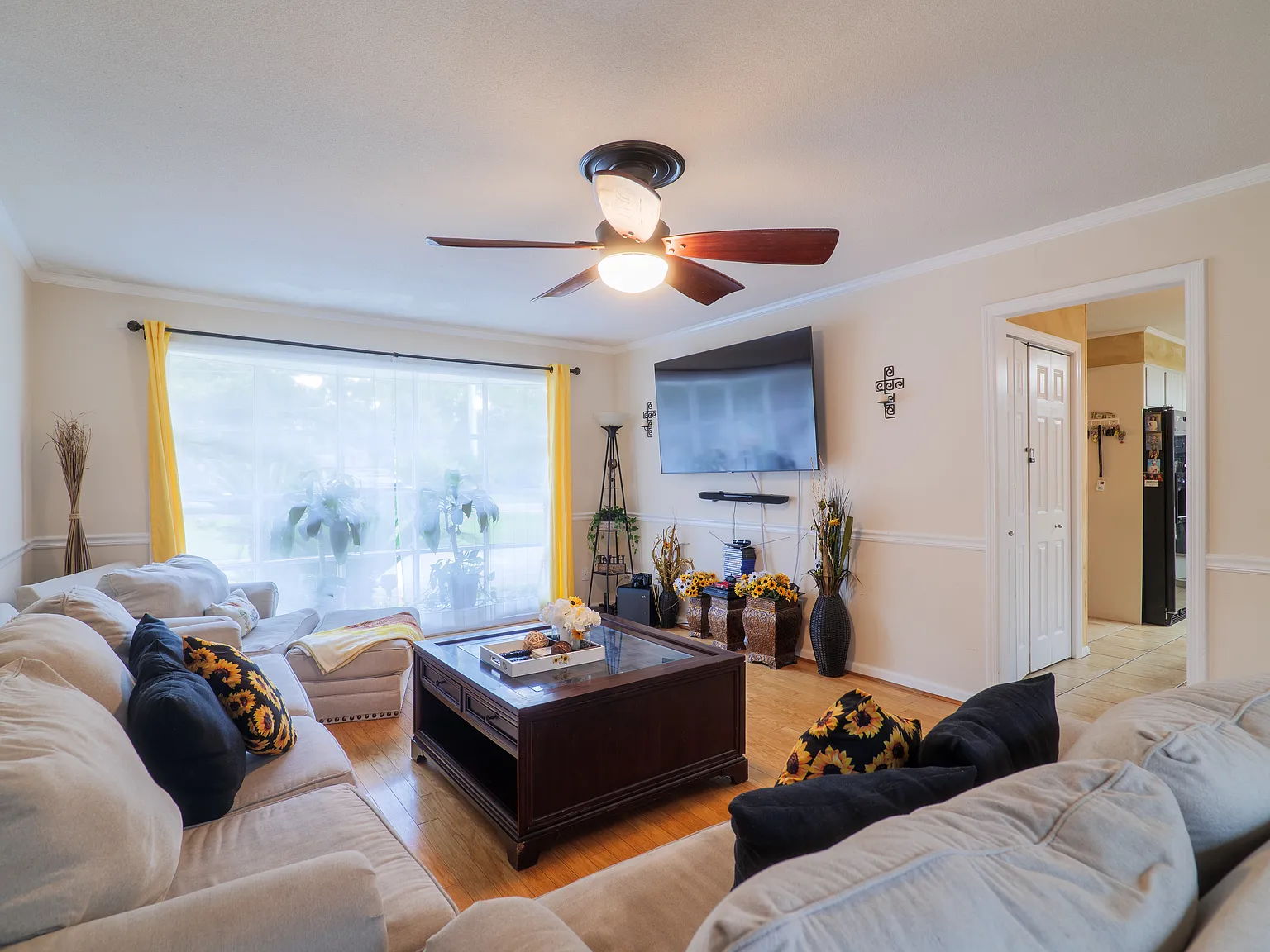 2114 Jerry Jones Dr — Photo 2