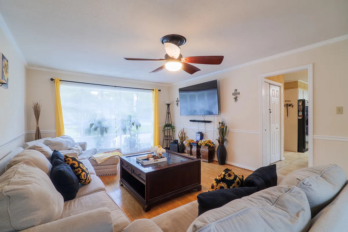 Building Photo - 2114 Jerry Jones Dr