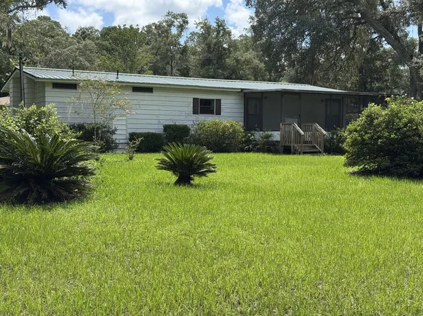 9610 Michigan Dr, Fanning Springs, FL 32694