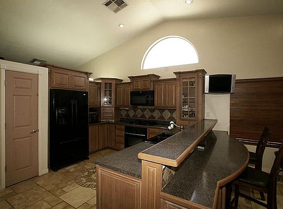 5th image of 8613 Essex Dr