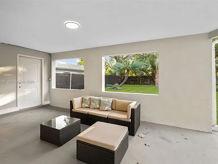 1021 NE 3rd Ave — Photo 33