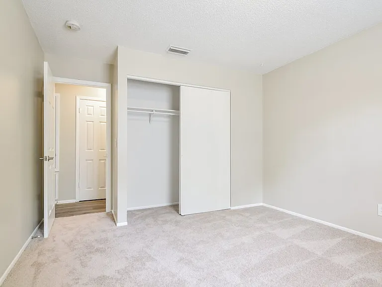 2451 Glenview Dr — Photo 13