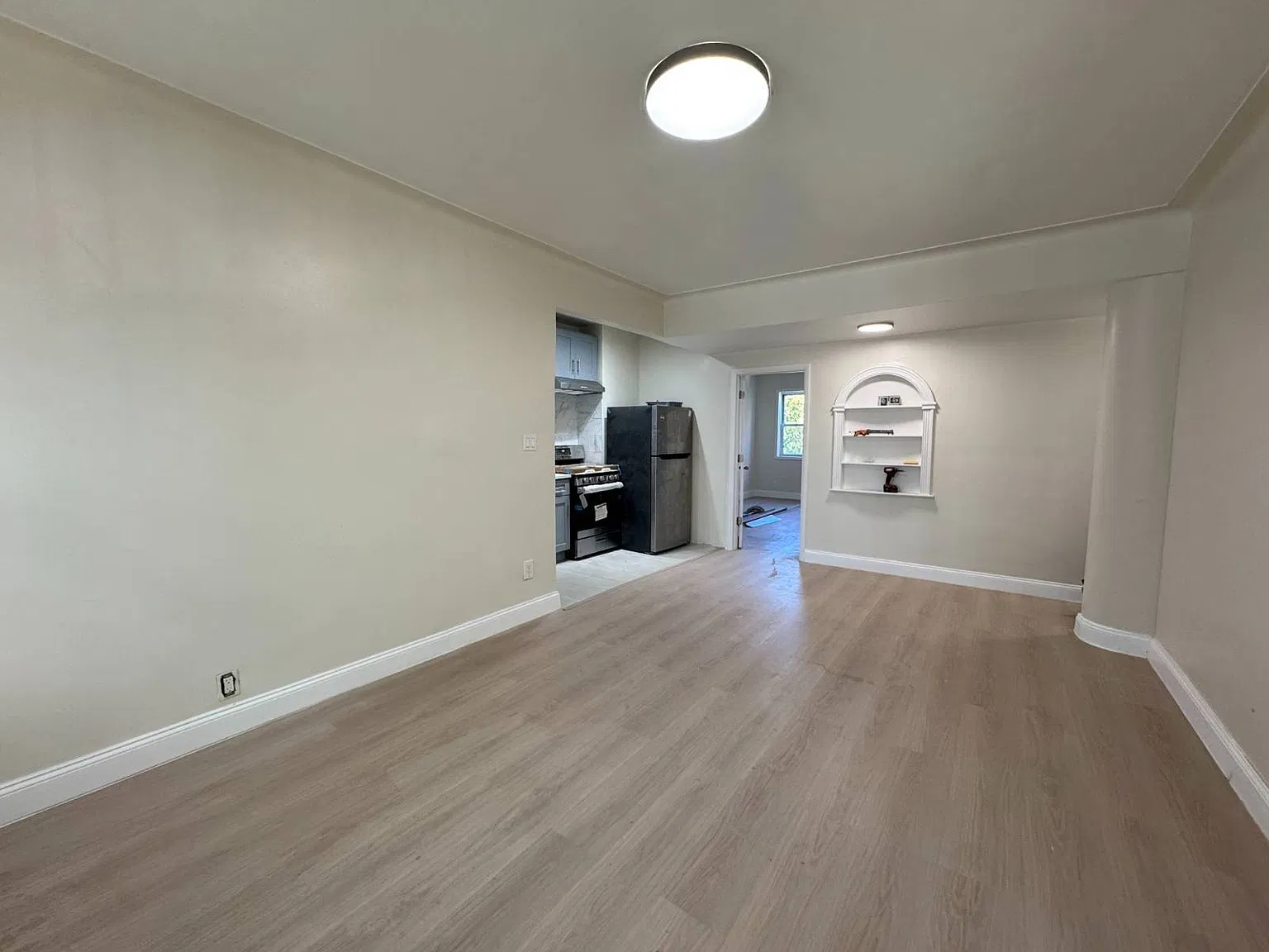 2 bed, 1.0 bath, 800 sqft, $3,100 — Photo 3