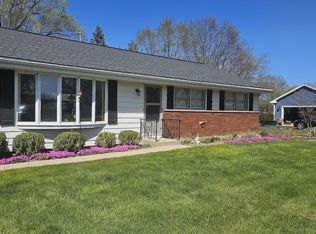 1230 Harwood Dr, Libertyville, IL 60048