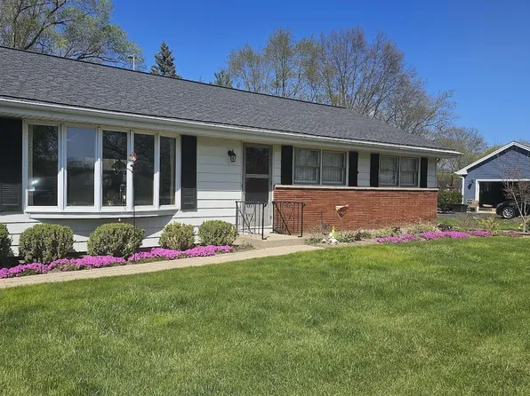 1230 Harwood Dr, Libertyville, IL 60048
