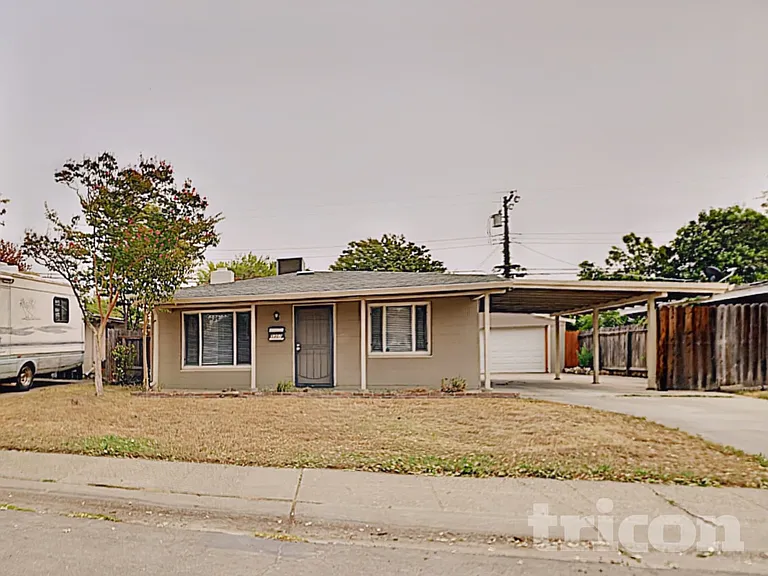 5307 Esmeralda St — Photo 2