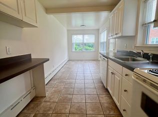 500 Manor House Ln #C5, Willow Grove, PA 19090