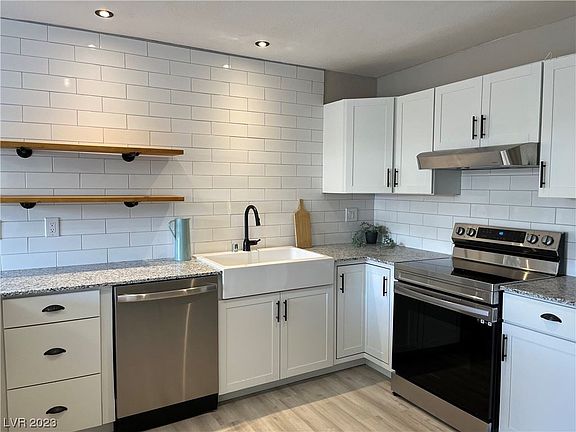 4th image of 408 Horn St