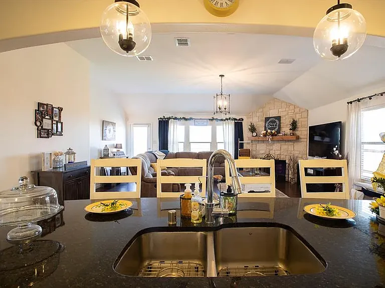326 Hawthorn Dr — Photo 4