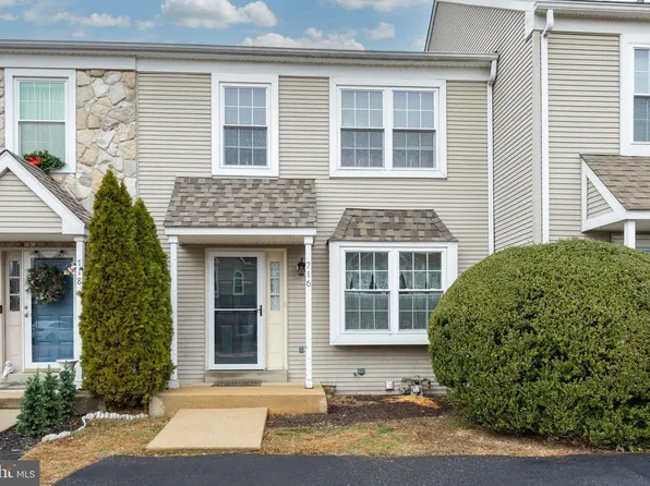 716 Heather Ln, Upper Chichester, PA 19014