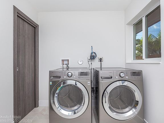 4th image of 2706 NE 32nd Ave #2