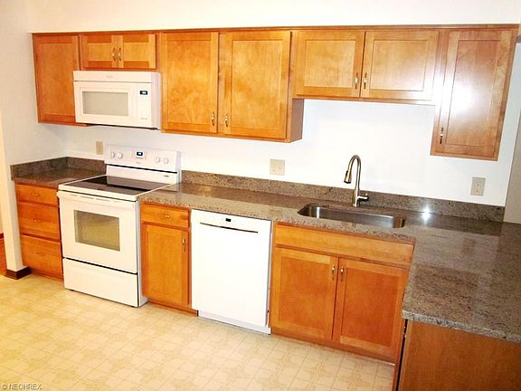 3rd image of 3262 Reckman Ct