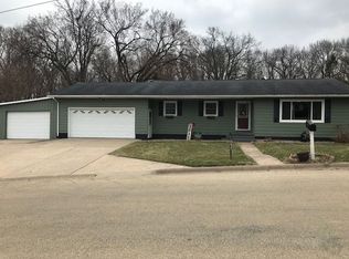 2009 N 10th St, Clinton, IA 52732