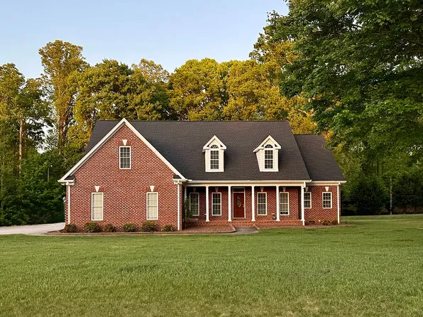 205 River Ridge Rd, Eden, NC 27288
