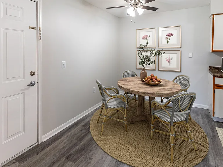 Walnut Creek Apartments — Photo 11