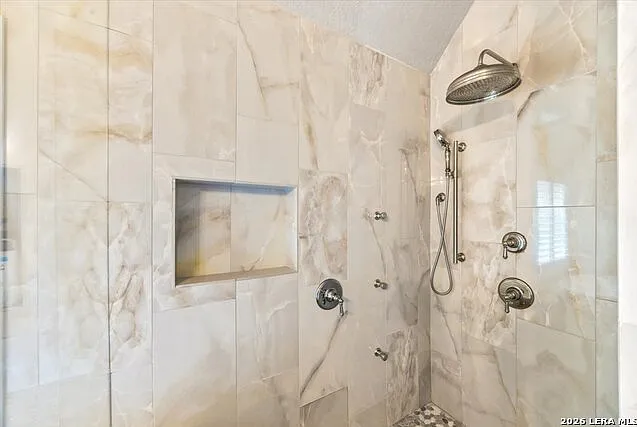 10515 Alcantara — Photo 13