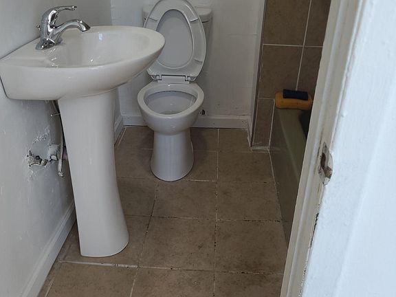 2nd image of 103 Johnston Ave APT 10