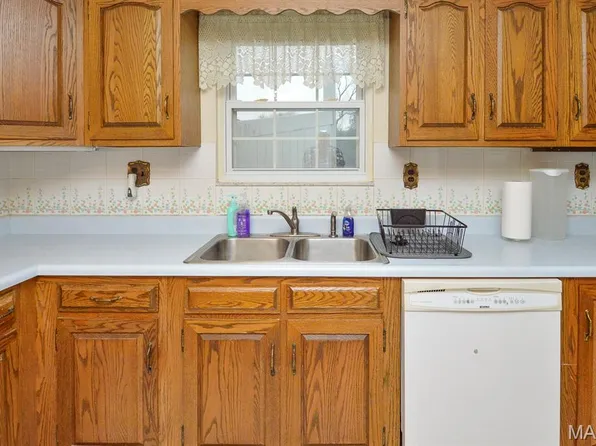 3328 Maryville Rd, Granite City, IL 62040