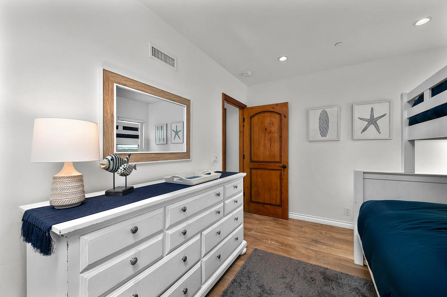 3 bed, 1400 sqft, $8,000 — Photo 3
