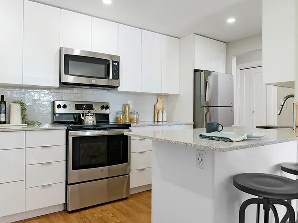 Horizon Towers, 4960 Sanders St, Burnaby, BC V5H 1S9