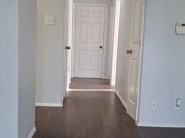 641 Morningview Dr — Photo 2