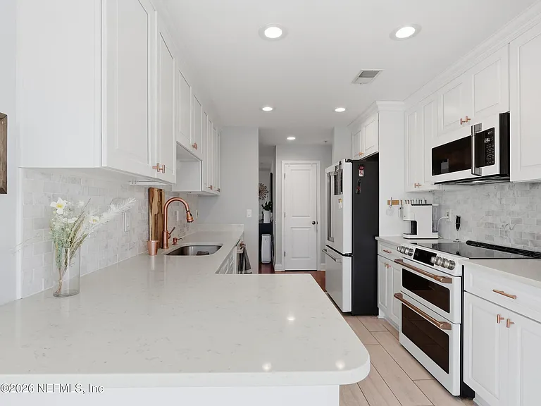 400 E Bay St #1706 — Photo 11