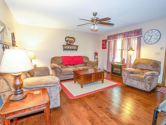 5th image of 1115 Pelham St