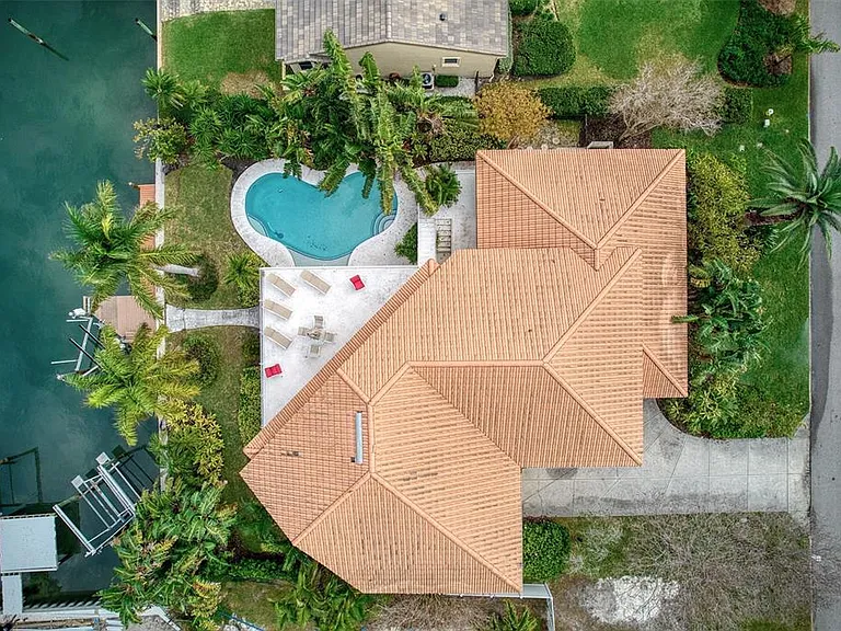 131 Sands Point Dr — Photo 50